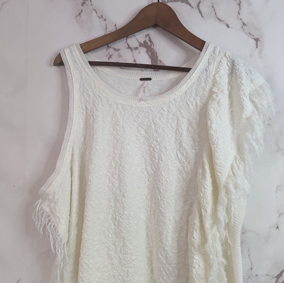 🖤 Free People white boho fringe assymetrical tank top oversized - Picture 5 of 8